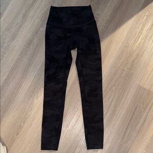 Lululemon Wunder Under (old version, extreme) camo black size 2 like new